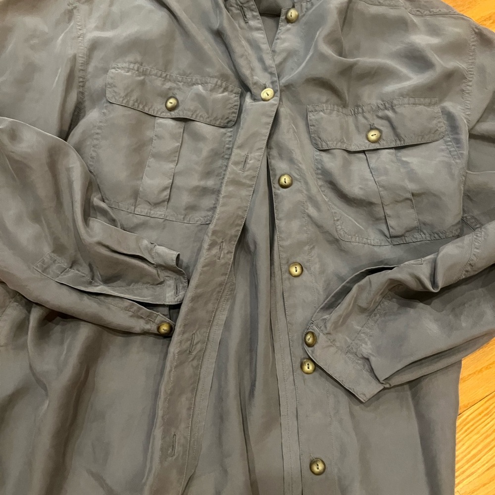 LIZ SPORT 80/90s vintage 100% silk  Gray Button-Up Shirt